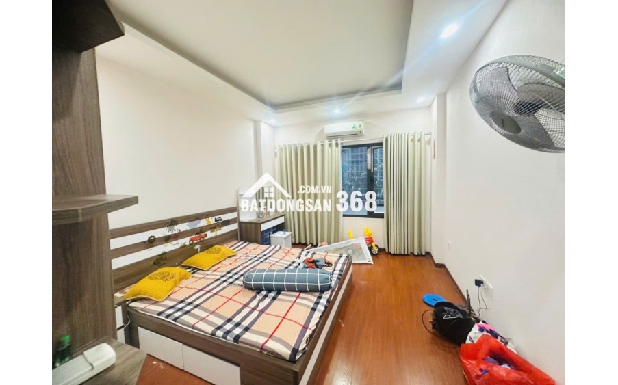 BÁN NHÀ CẦU GIẤY - Ô TÔ VF3 ĐỖ CỬA, 33M - 5 TẦNG ĐẸP, FULL NỘI THẤT, GIÁ 8,3 TỶ